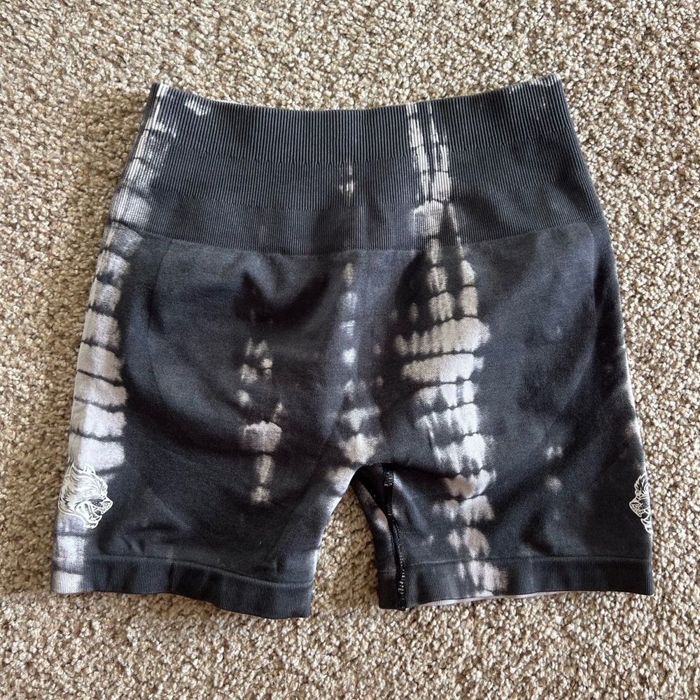 DarcSport Wolves Forever Seamless Everson "Training" Shorts in Wolf Gray Serpent
